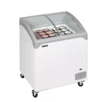 screenshot-32-6a2be9c0b4ce3 - Gastro Inventar White commercial ice cream display freezer on wheels with a curved glass lid, showing multiple tubs of ice cream.